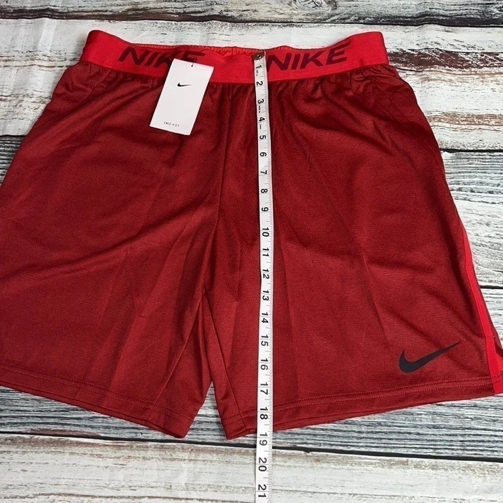 Nike Men’s Crimson Red Standard Training Shorts SZ L Zipper Pocket/Pull-String